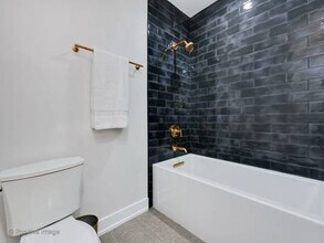 2433 N Janssen Ave in Chicago, IL - Building Photo - Building Photo