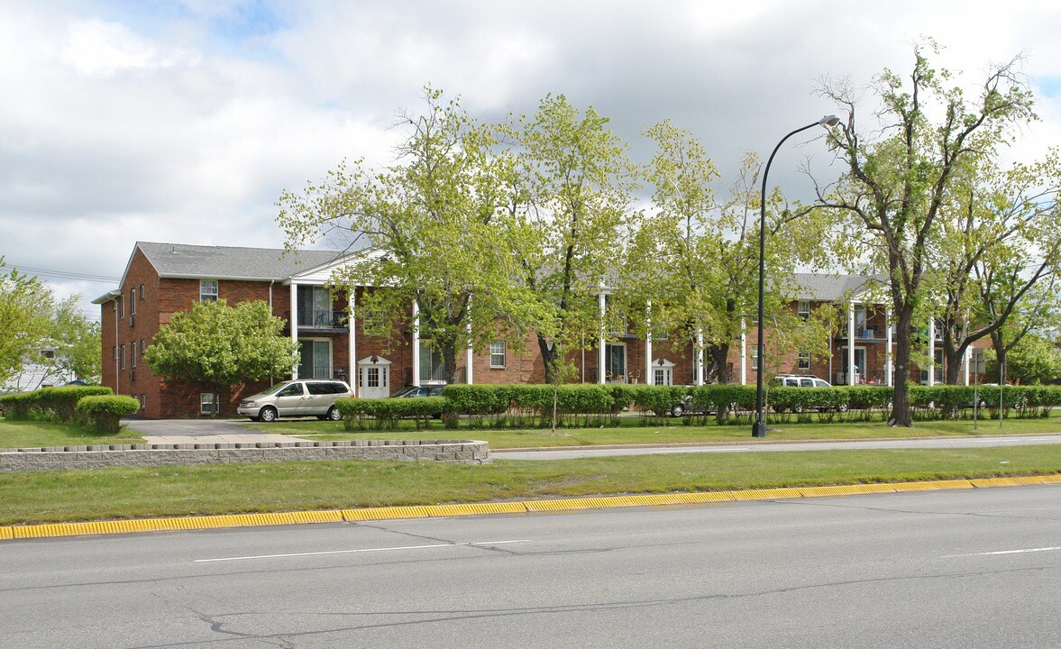 Williamsburg Village West in Tonawanda, NY - Building Photo