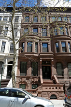 47 W 70th St in New York, NY - Building Photo - Building Photo