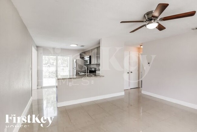 2550 NE 8th Ave in Pompano Beach, FL - Building Photo - Building Photo