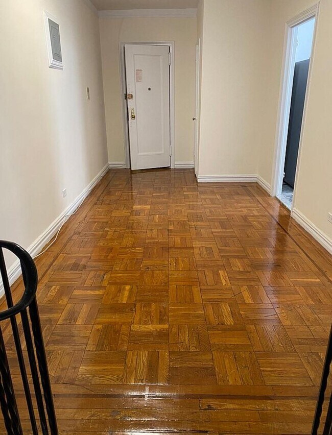 41-21 42nd St in Queens, NY - Building Photo - Building Photo