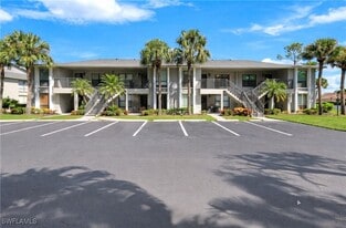 1228 Commonwealth Cir in Naples, FL - Building Photo