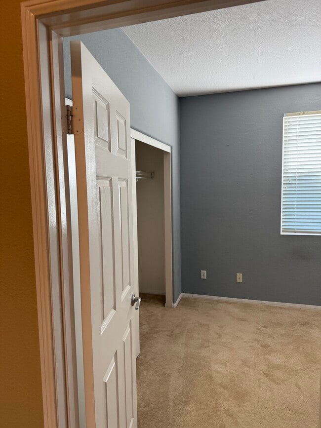 property at 13885 Hawthorn Ave