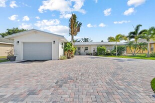726 SE Seahouse Dr in Port St. Lucie, FL - Building Photo