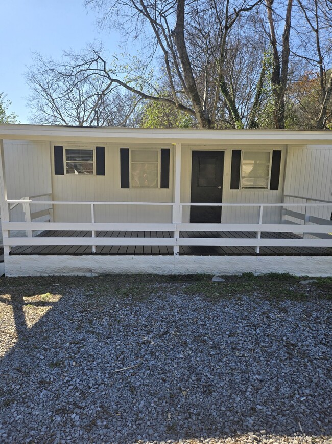property at 997 W Elmwood Dr