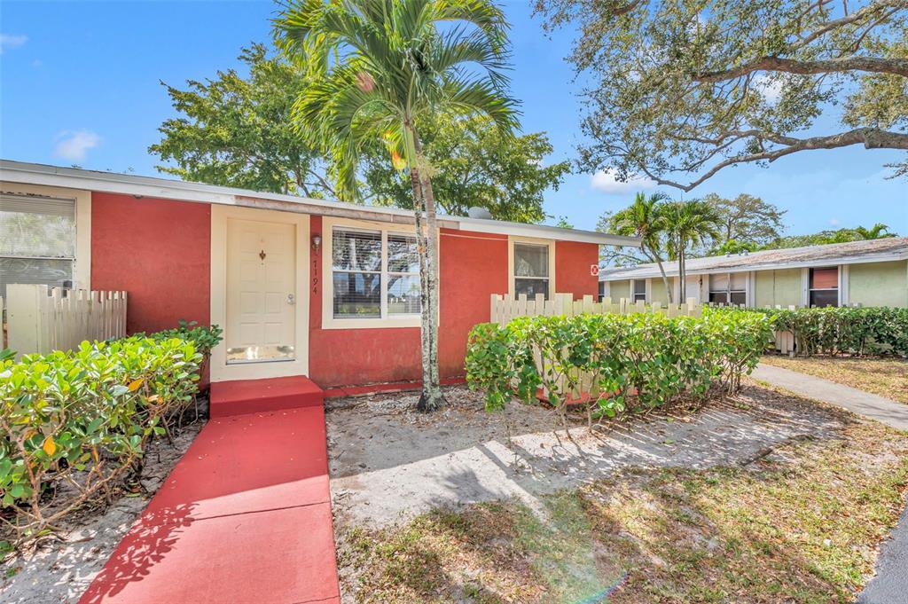 7194 Southgate Blvd in Tamarac, FL - Building Photo