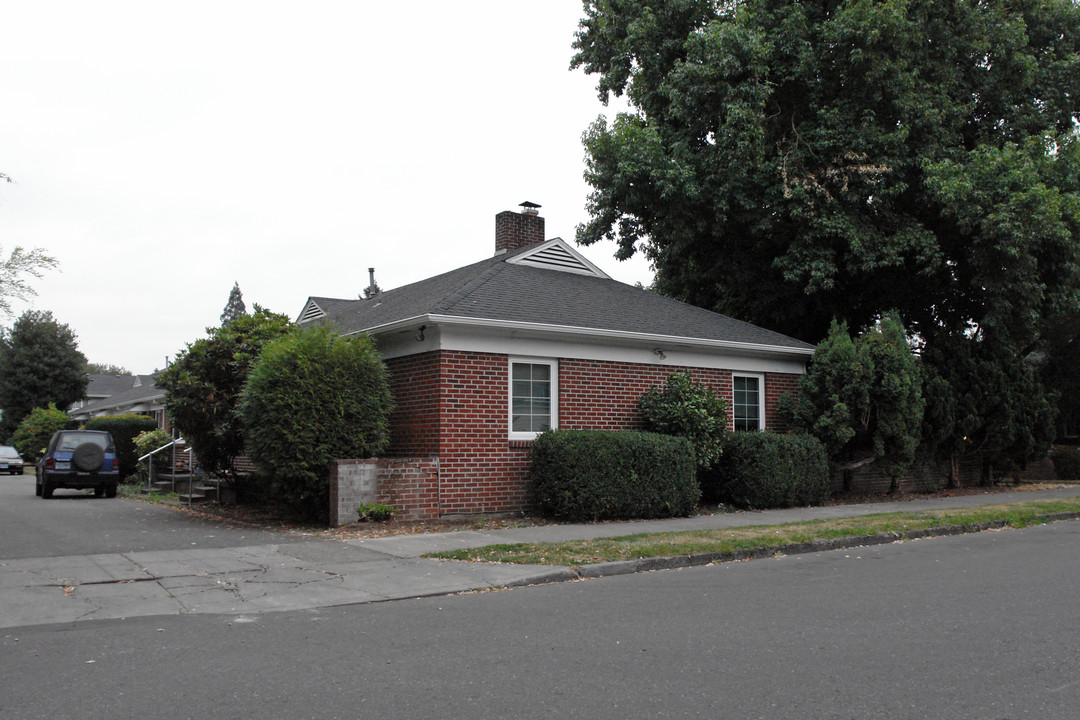 4140 SE 37th Ave in Portland, OR - Building Photo