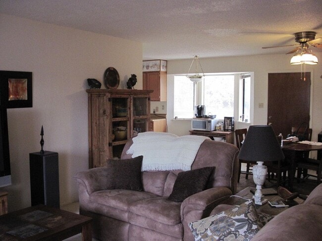 1343 North Loop in Silver City, NM - Building Photo - Building Photo