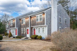 SummerWood Condominiums in Mashpee, MA - Building Photo - Building Photo