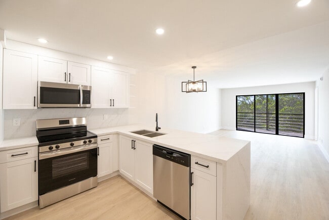 property at 2322 S Cypress Bend Dr