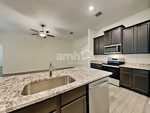 7933 Cactus Plum Dr in San Antonio, TX - Building Photo - Building Photo