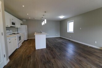 503 Ottawa St in Regina, SK - Building Photo - Building Photo
