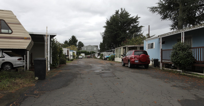 Central Park Mobile Home Park in Portland, OR - Building Photo - Building Photo