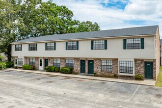 Oakridge Townhouses in North Charleston, SC - Foto de edificio - Building Photo