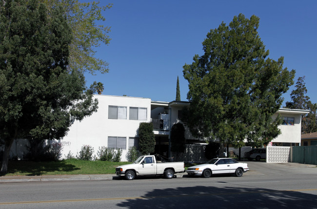 Catalina Gardens Senior Apartments in Riverside, CA - Foto de edificio - Building Photo