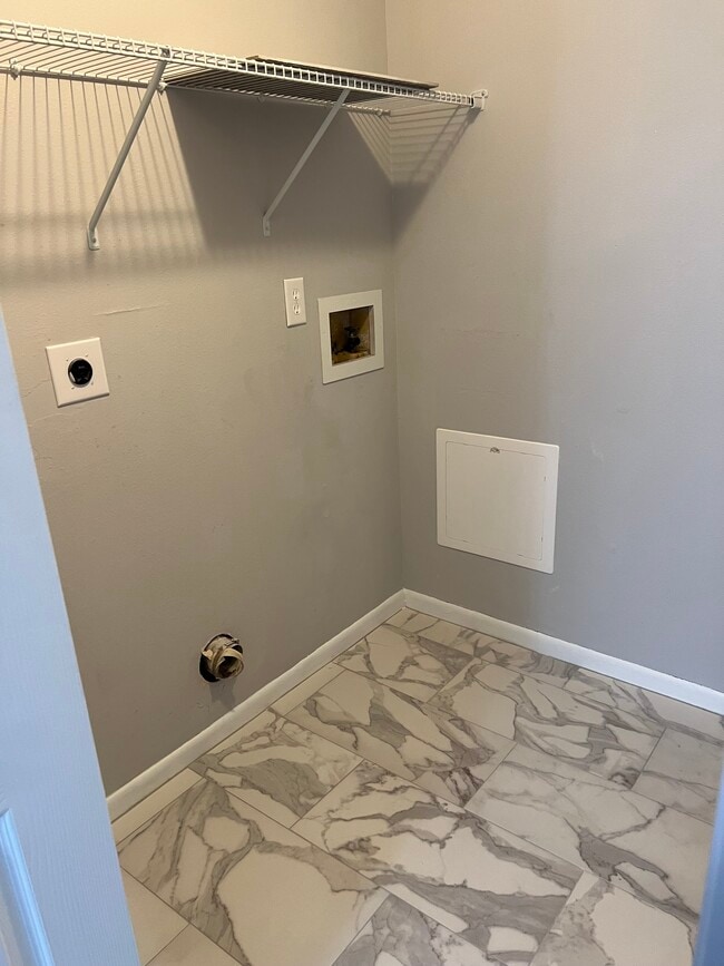 2005 McMullen Ave in Dunedin, FL - Foto de edificio - Building Photo