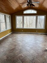 8817 N Picture Ridge Rd, Unit A in Peoria, IL - Building Photo