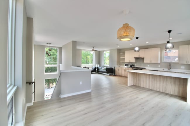 property at 1817 N Arlington Pl