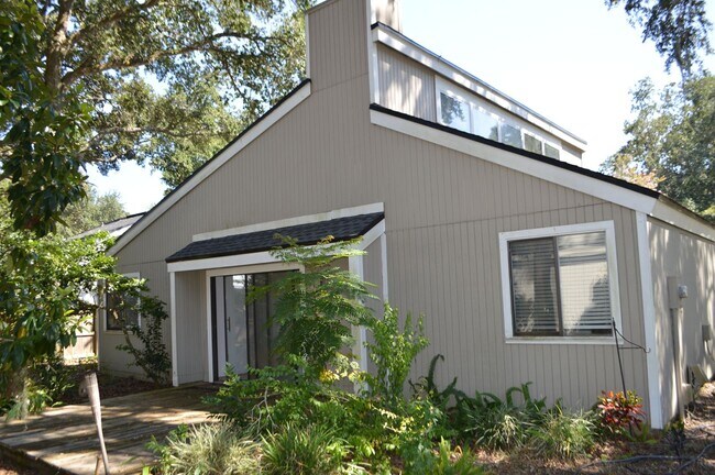 566 Robles Ln in Palm Valley, FL - Building Photo - Building Photo