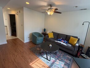 1424 W Fletcher St, Unit G in Chicago, IL - Building Photo - Building Photo