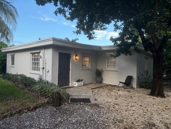 9855 SW 62nd St in Miami, FL - Building Photo - Building Photo