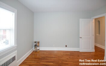 142 Salisbury Rd, Unit 1 in Brookline, MA - Building Photo - Building Photo