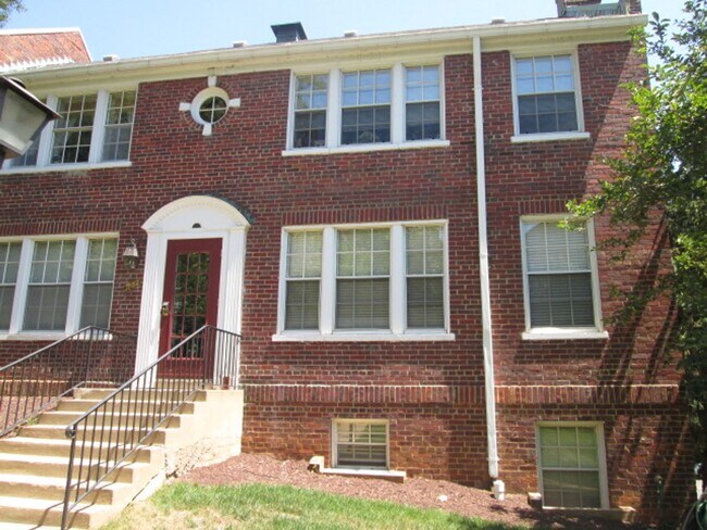 1782 N Troy St in Arlington, VA - Building Photo - Building Photo