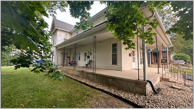 property at 712 Poplar St