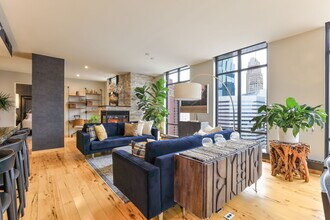 201 S 11th St in Minneapolis, MN - Building Photo - Building Photo