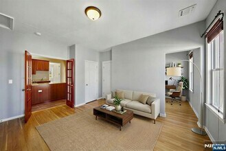 364 New York Ave, Unit 3 in Jersey City, NJ - Building Photo - Building Photo