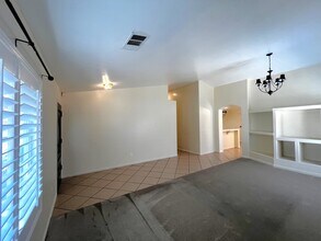 3407 Kimmie Rachelle Ct in Bakersfield, CA - Building Photo - Building Photo