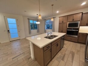 2121 W Sonoran Desert Dr in Phoenix, AZ - Foto de edificio - Building Photo