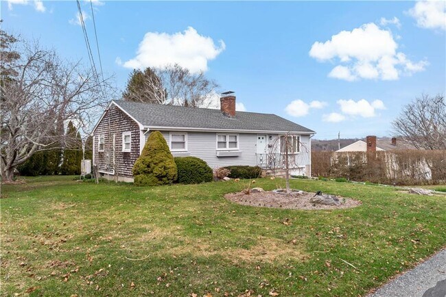 3 Paul Ave in Middletown, RI - Building Photo - Building Photo