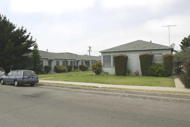 1333 Oak St in Santa Monica, CA - Foto de edificio - Building Photo