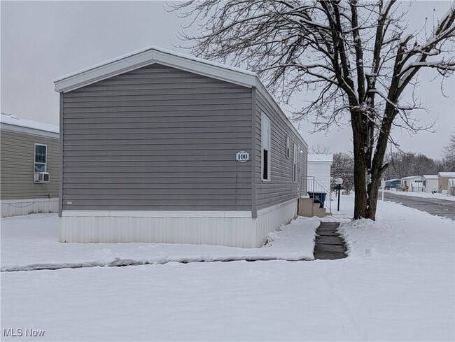 100 Cedar Brook Dr in Elyria, OH - Building Photo - Building Photo