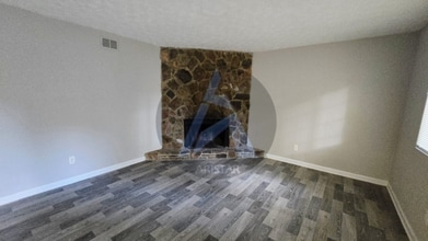 3968 Wood Path Dr in Stone Mountain, GA - Foto de edificio - Building Photo