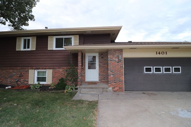 1401 Cypress Ct in Junction City, KS - Foto de edificio - Building Photo