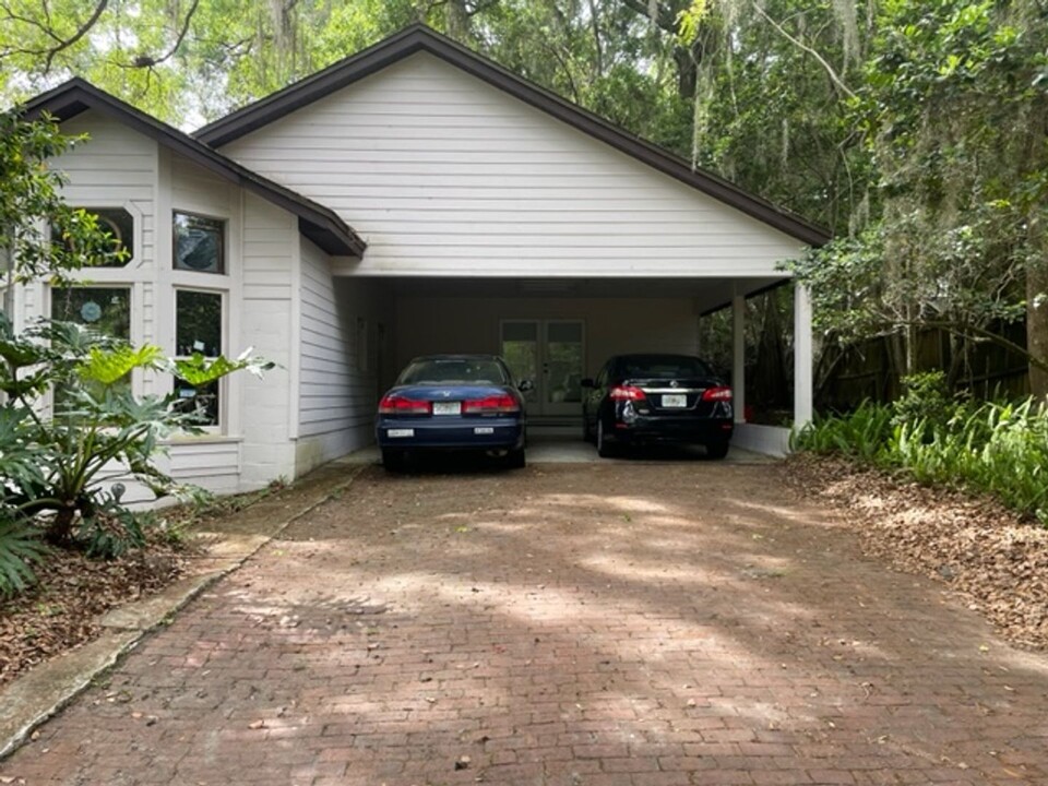 220 NW 26th St in Gainesville, FL - Building Photo