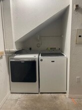 2439 Centergate Dr, Unit 102 in Miramar, FL - Foto de edificio - Building Photo