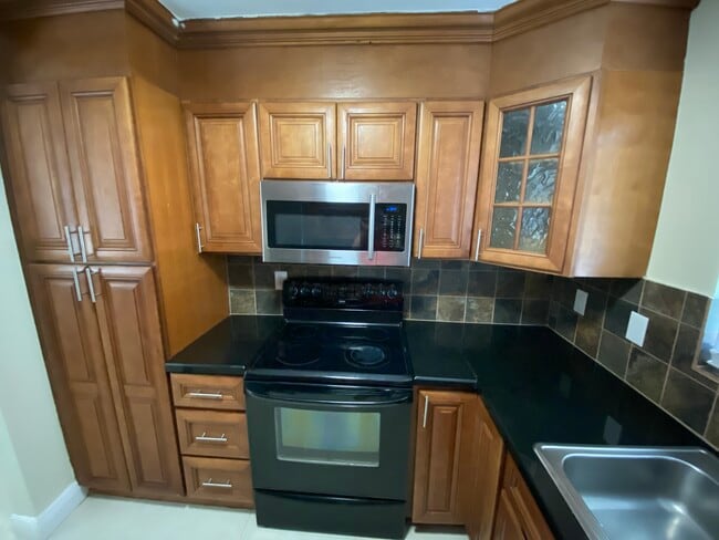 581 N University Dr, Unit #36 in Plantation, FL - Building Photo - Building Photo