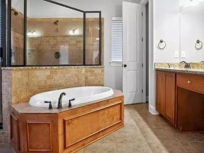 6135 Abigail Bluffs Dr in Memphis, TN - Building Photo - Building Photo