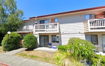 200 High School Rd NE in Bainbridge Island, WA - Building Photo - Building Photo