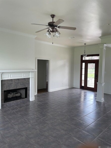 36497 Stanton Hall Ave in Denham Springs, LA - Foto de edificio - Building Photo