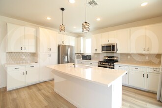 17737 W Cassia Way in Goodyear, AZ - Building Photo - Building Photo