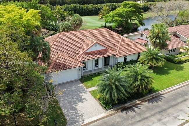 4934 NW 94th Doral Pl in Doral, FL - Foto de edificio - Building Photo