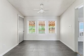 6007 Fox Hill Rd in Williamsburg, VA - Building Photo - Building Photo