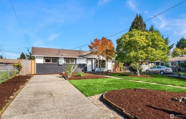 3600 NE 9th St in Renton, WA - Building Photo - Building Photo