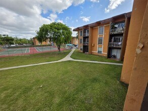 9437 SW 76th St in Miami, FL - Building Photo - Building Photo