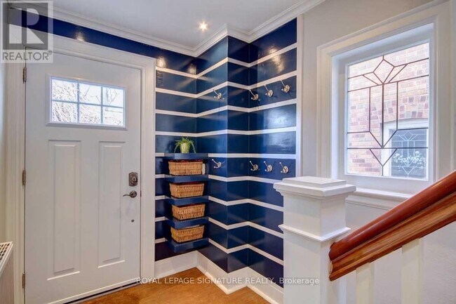 93 Southvale Dr in Toronto, ON - Building Photo - Building Photo