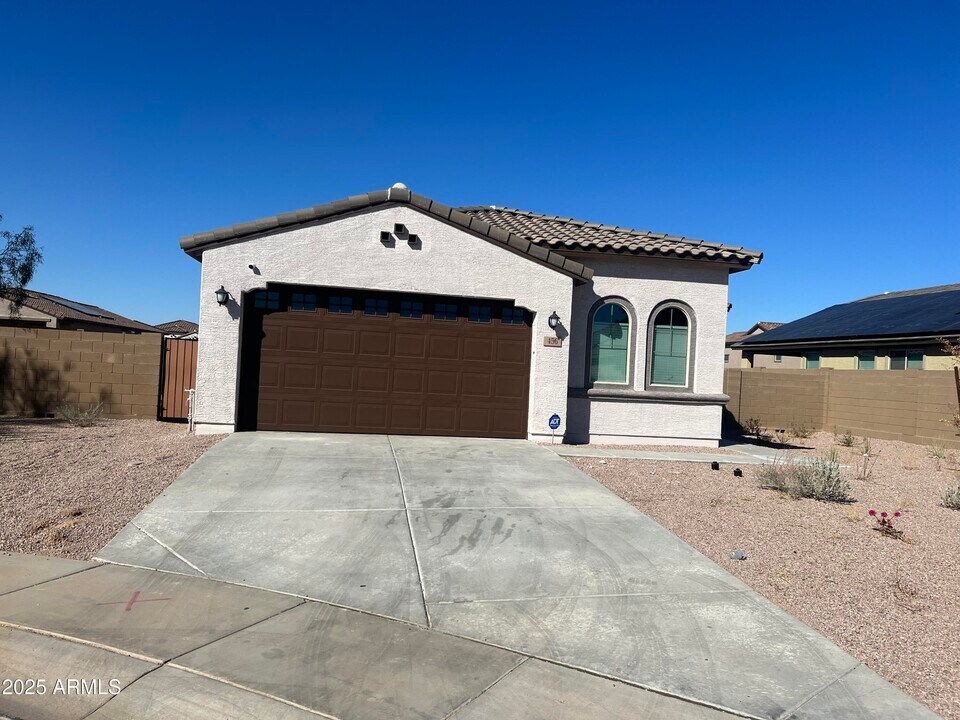 456 E Shellie Ct in Casa Grande, AZ - Building Photo